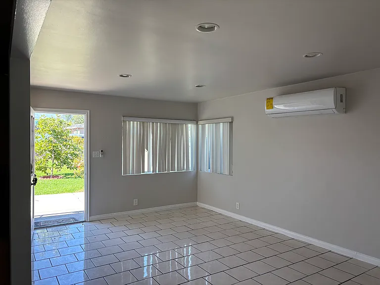 5129 Harvard St #5129 — Photo 1