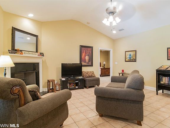 5th image of 408 Dryer Ave