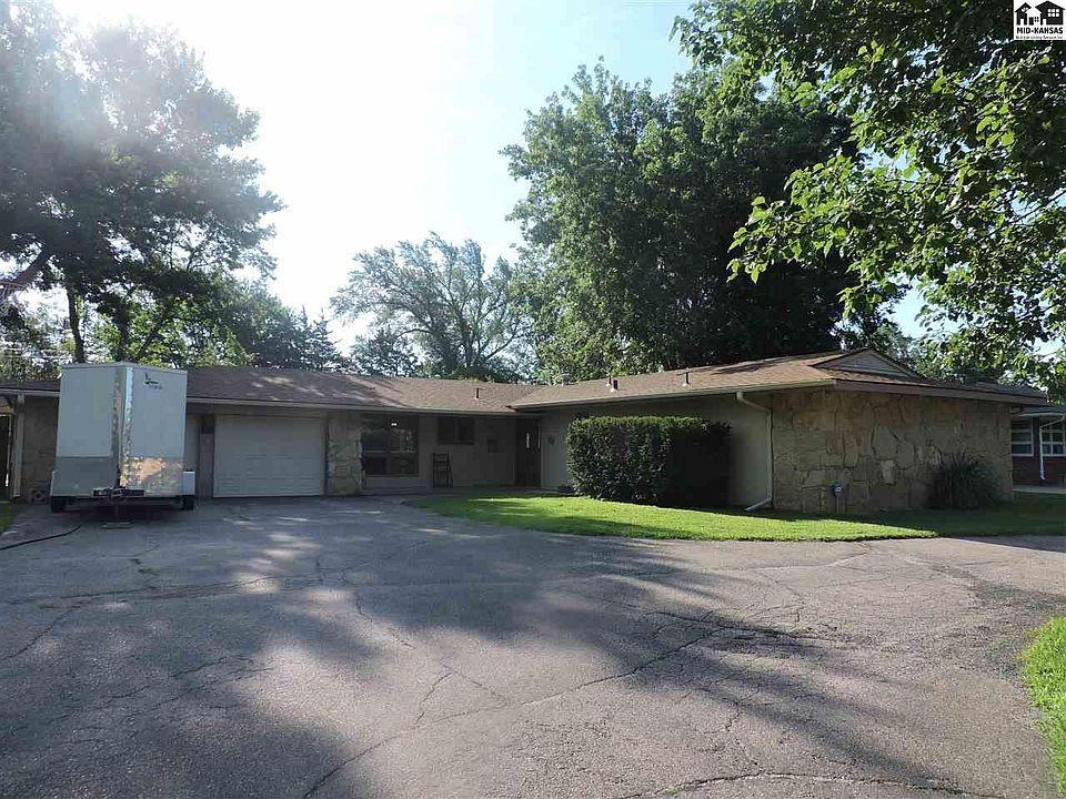 1st image of 2606 Derenda Dr