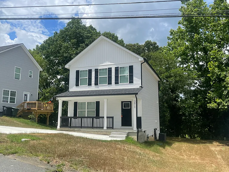 271 Patterson Ave SE — Photo 3