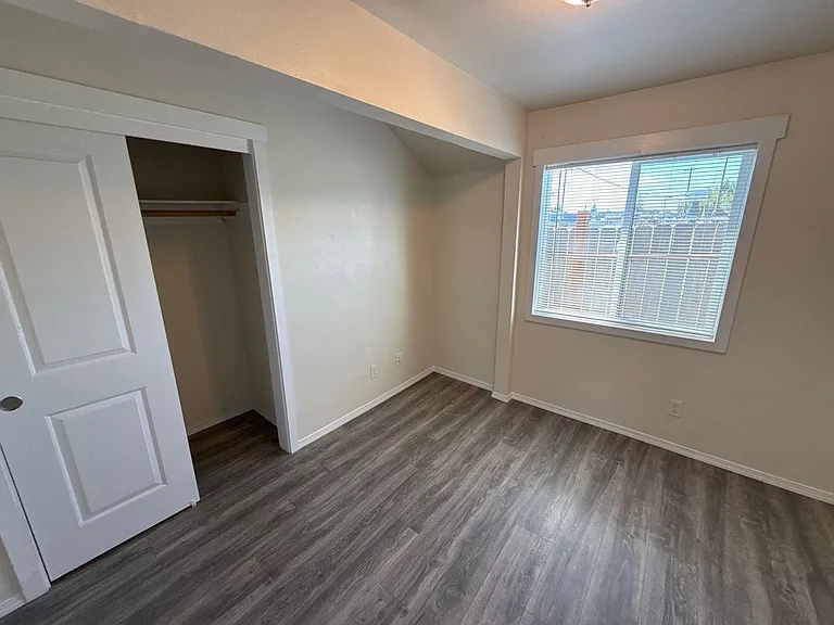 3355 Portland Rd NE #1 — Photo 10