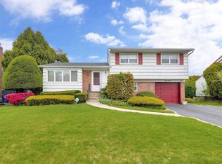 19 Sylvia Ln, Plainview, NY 11803