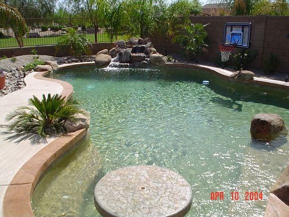 The pool with built-in Spa & Table