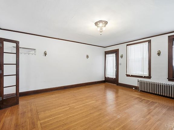 5th image of 409 Probasco St