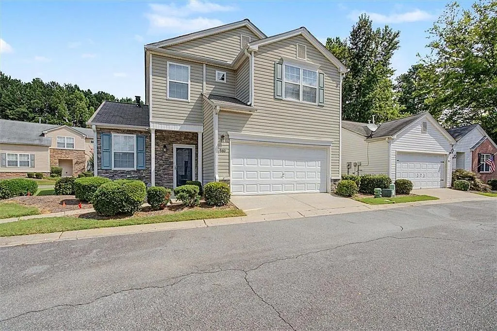 3 bed, 2.5 bath, 1554 sqft, $2,100 — Photo 1