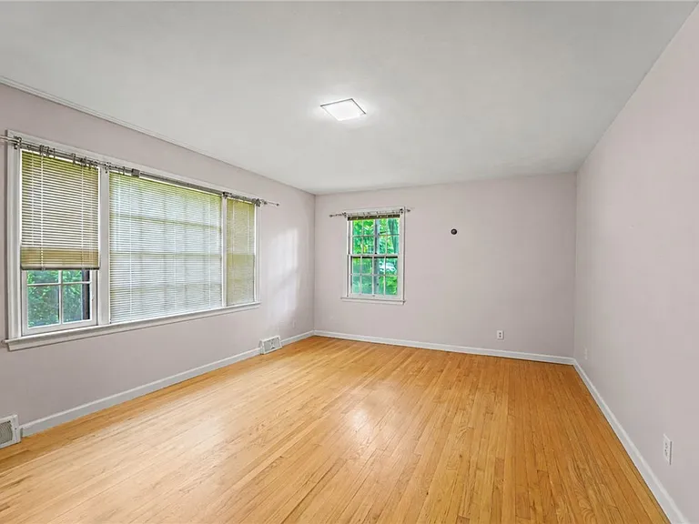 102 Corson Pl — Photo 31