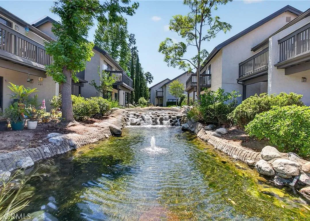 2 bed, 1.5 bath, 952 sqft, $3,400 — Photo 1
