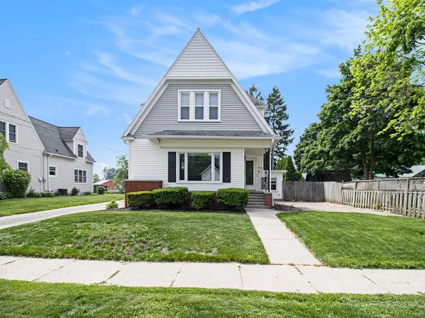 16 E Pine St, Fremont, MI 49412