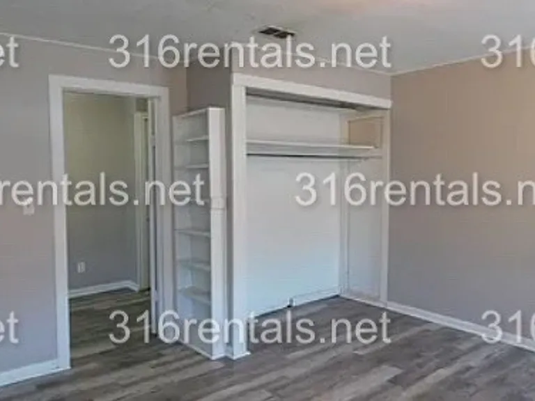 School Apartments — Photo 11