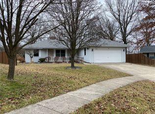 910 Lynwood Dr, Charleston, IL