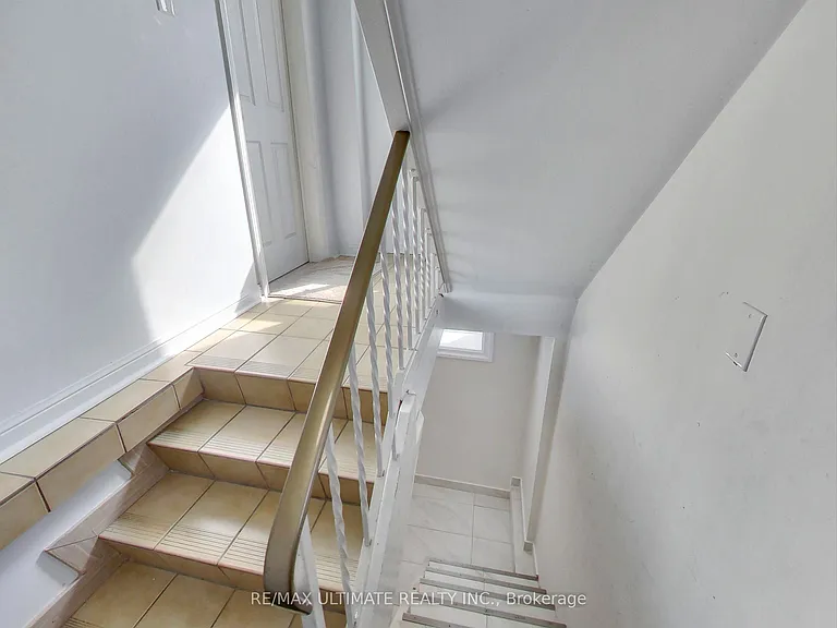 1652 Dufferin St #B — Photo 3