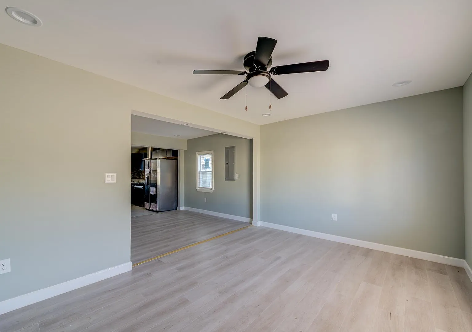 6010 Hancock Ave — Photo 1