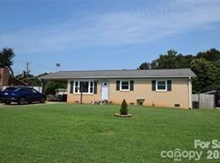 902 Carmel Dr, Gastonia, NC 28056