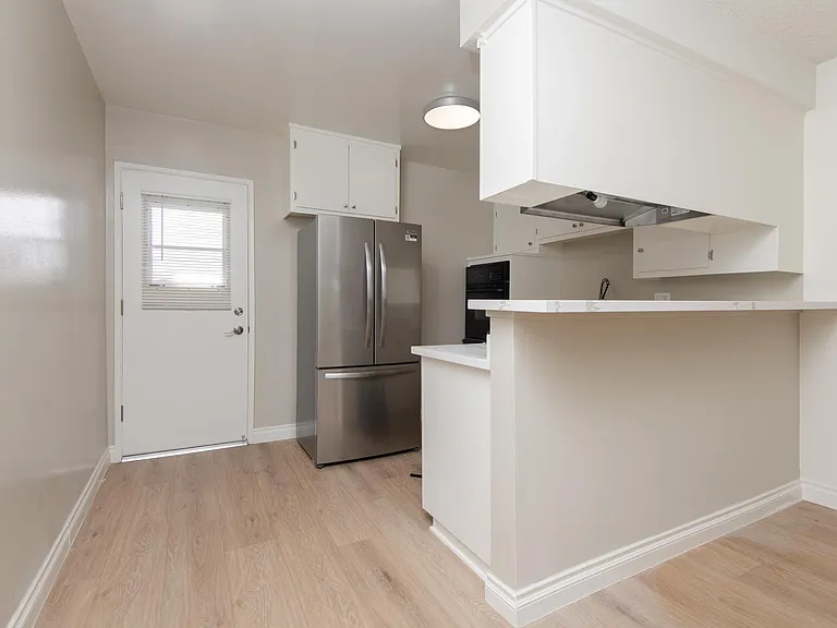 1906 S Shenandoah St #10 — Photo 4