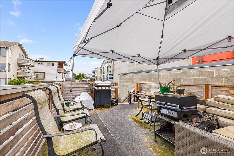3rd image of 2810 Alki Avenue SW