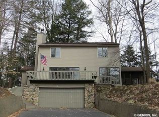 101 Mountain Rd, Penfield, NY 14526