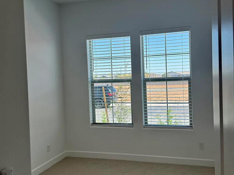 2933 E Mission Ln — Photo 38