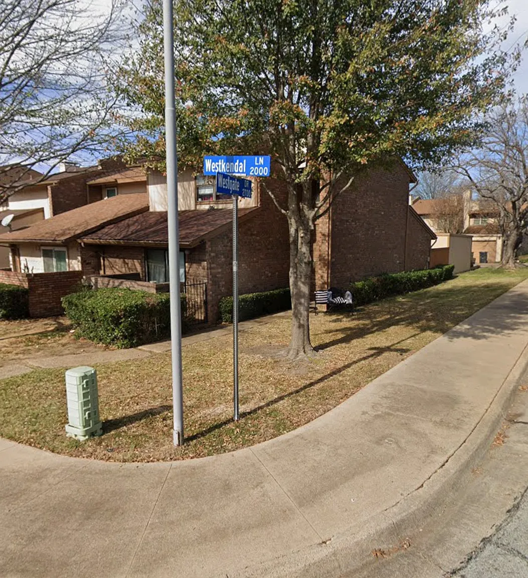 3 bed, 2.5 bath, 1696 sqft, $2,100 — Photo 1