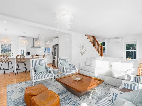 299 Prospect Ave, Middletown, RI 02842