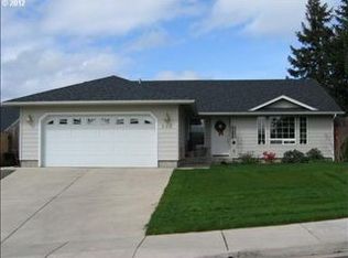 300 Sunnyside Dr, Winston, OR 97496