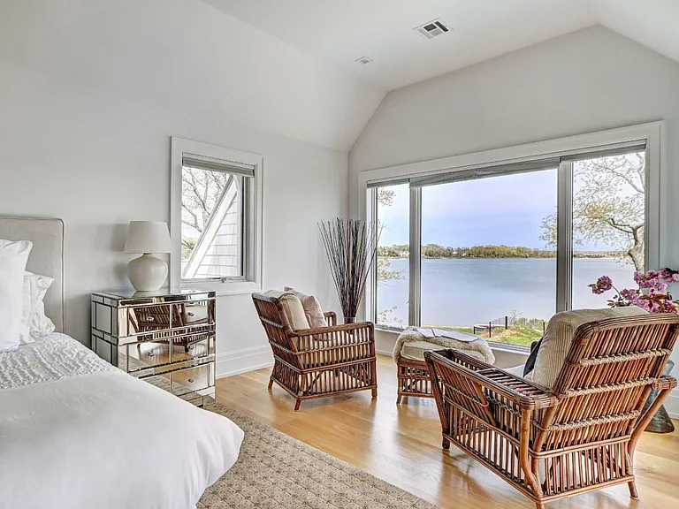 82 Harbor Dr — Photo 34
