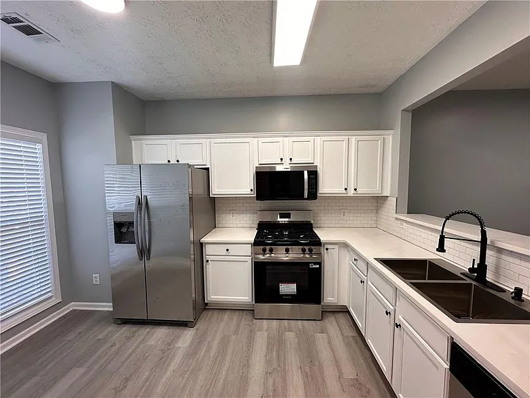2025 Austin Park Cir — Photo 7
