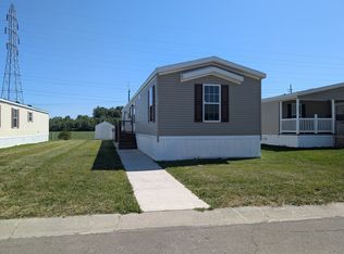 25354 Oxford O354 Wood, Trenton, MI 48183
