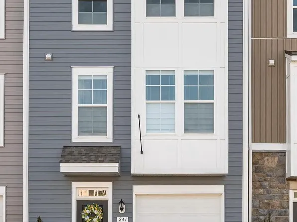 241 Union Ridge Dr, Charles Town, WV 25414