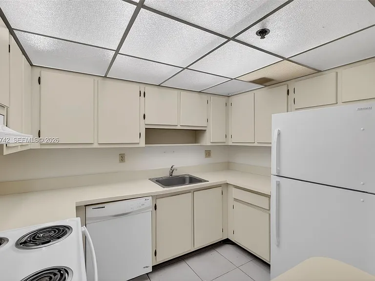 3100 W Rolling Hills Cir #303 — Photo 19