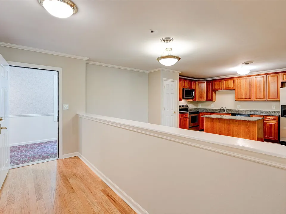 3 Country Club Dr #103