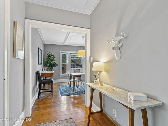 2nd image of 920 W Waveland Ave #2