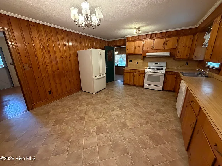 111 North Dr — Photo 3