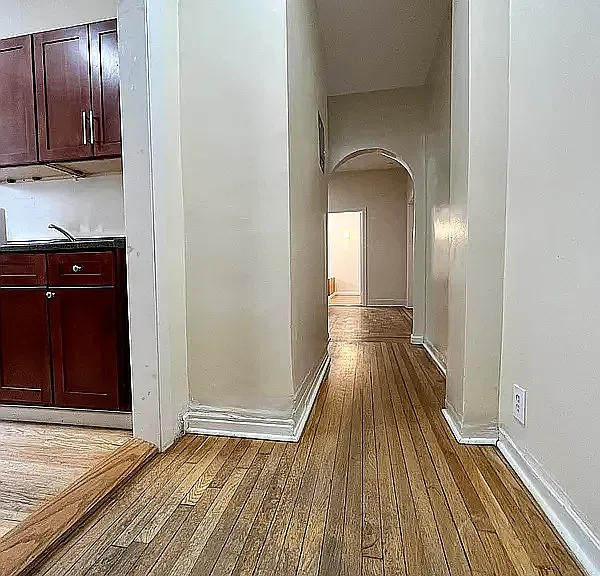 2111 Beekman Pl #1I — Photo 11