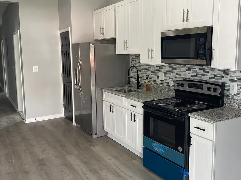2933 Presstman St — Photo 23
