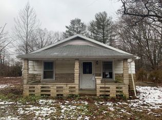 10022 S Chapel Hill Rd, Heltonville, IN 47436