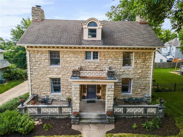 3515 Gladstone Blvd, Kansas City, MO 64123