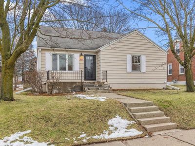 305 South Silverbrook DRIVE, West Bend, WI, 53095