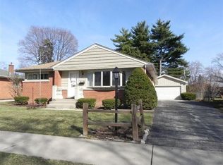 1141 Iroquois Dr, Elgin, IL 60120