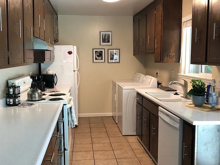 704 Christie Ct — Photo 10