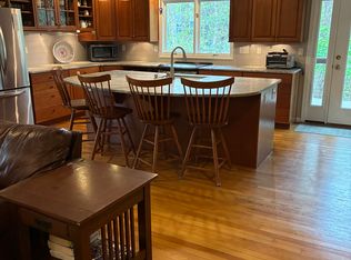 55 Sheerman Ln, Amherst, MA 01002