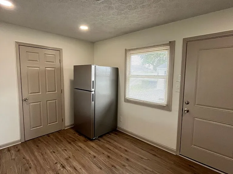 2083 Penrose Dr — Photo 8