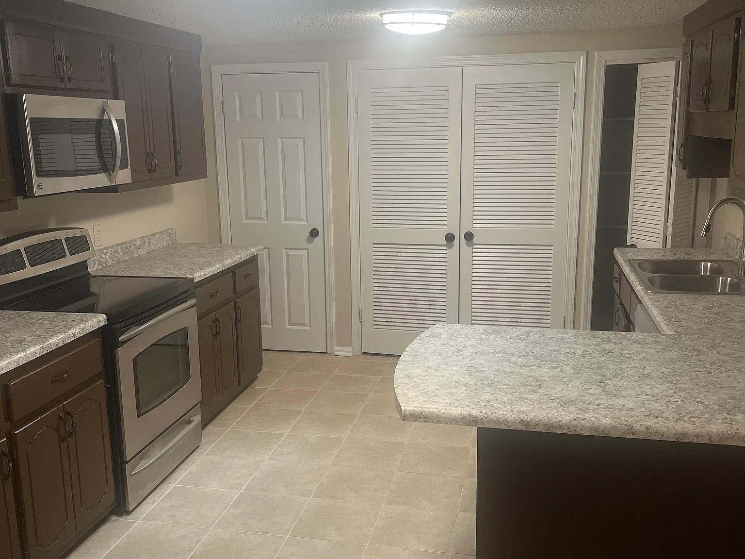 4 bed, 1880 sqft, $1,450 — Photo 2