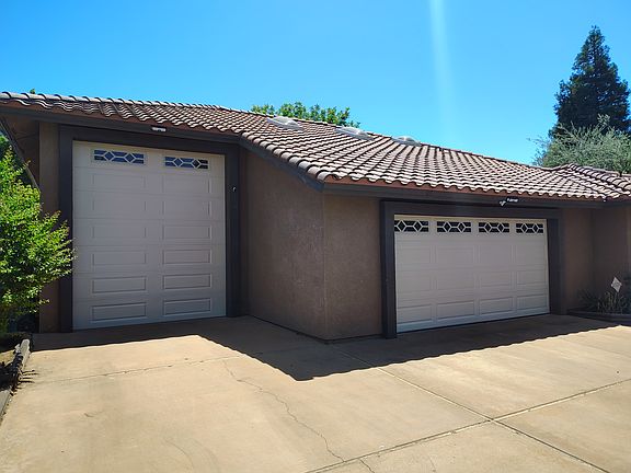 2 car garage with RV/Boat parking