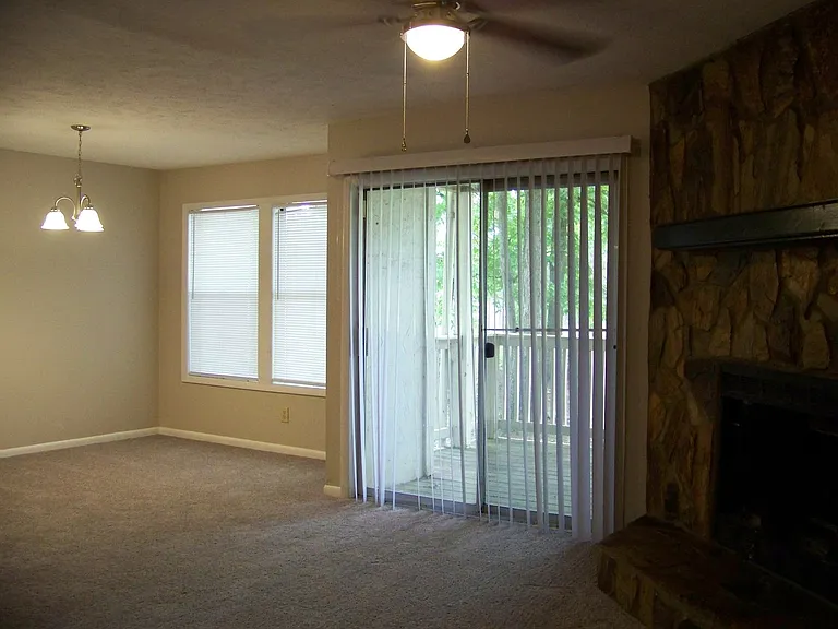 1022 Brookhollow Dr #2 — Photo 4