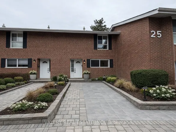 25 Romfield Circuit #4, Markham, ON L3T 3H4