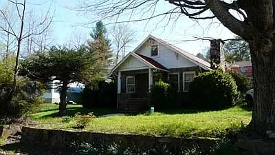 Nice 4 Bedroom Two Story Rock House near Lowes in Sylva available for year long lease beginning 8... — Photo 2