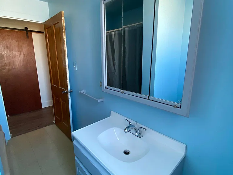 2ND FLOOR BATHROOM