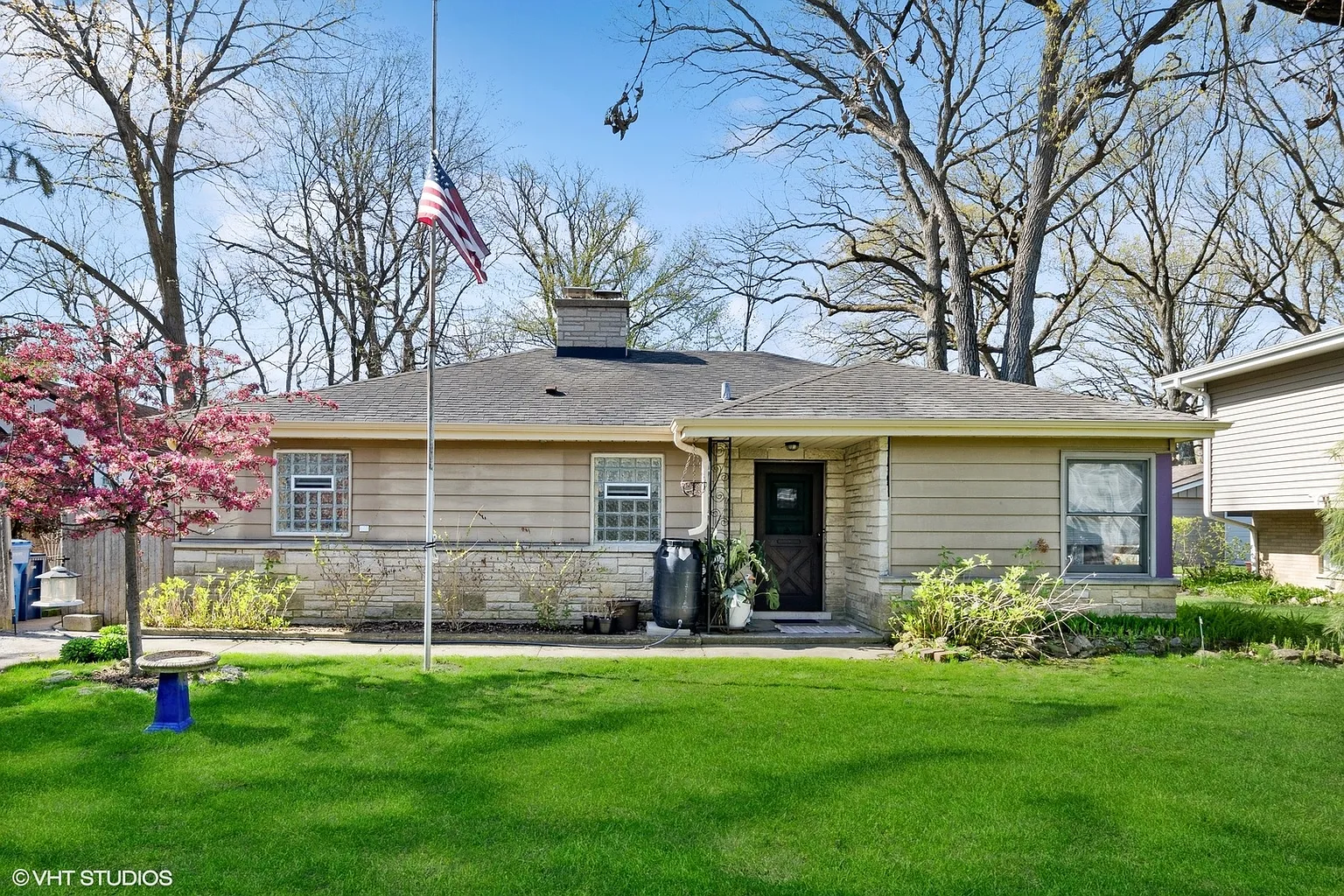1576 Grove Ave photo 1