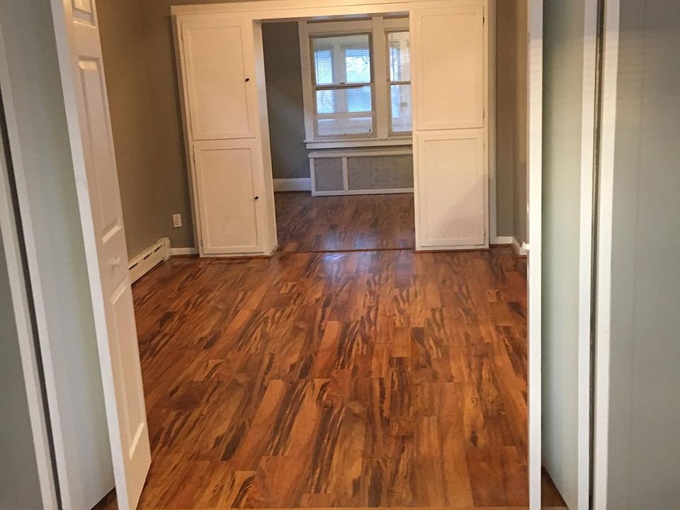 1st image of 192 Oak St