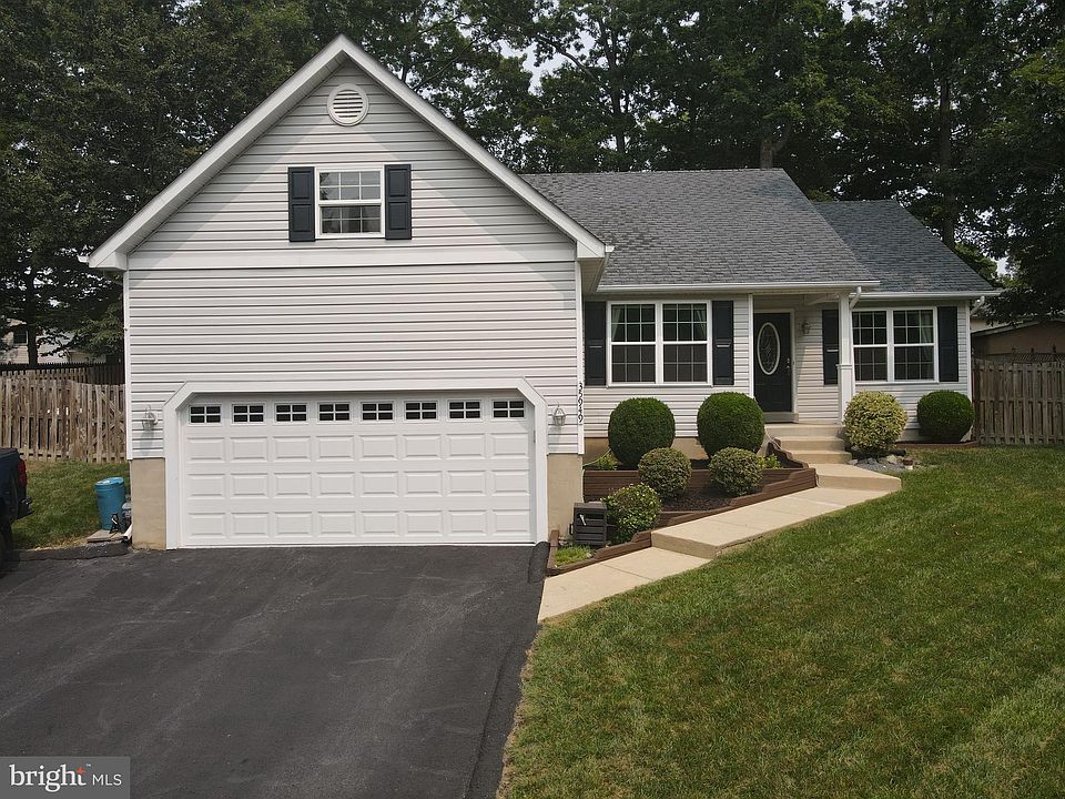 1st image of 35949 Army Navy Dr